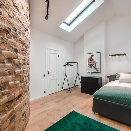 Big Design Apt - Sleeps 12 - Best Location Riga Exterior foto
