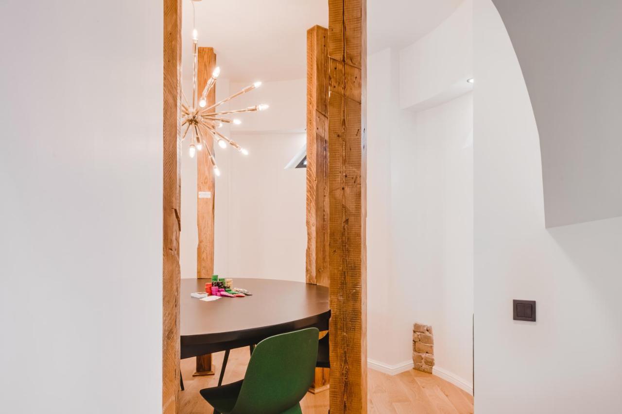 Big Design Apt - Sleeps 12 - Best Location Riga Exterior foto