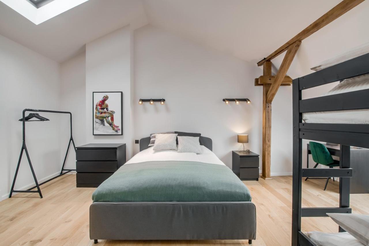 Big Design Apt - Sleeps 12 - Best Location Riga Exterior foto
