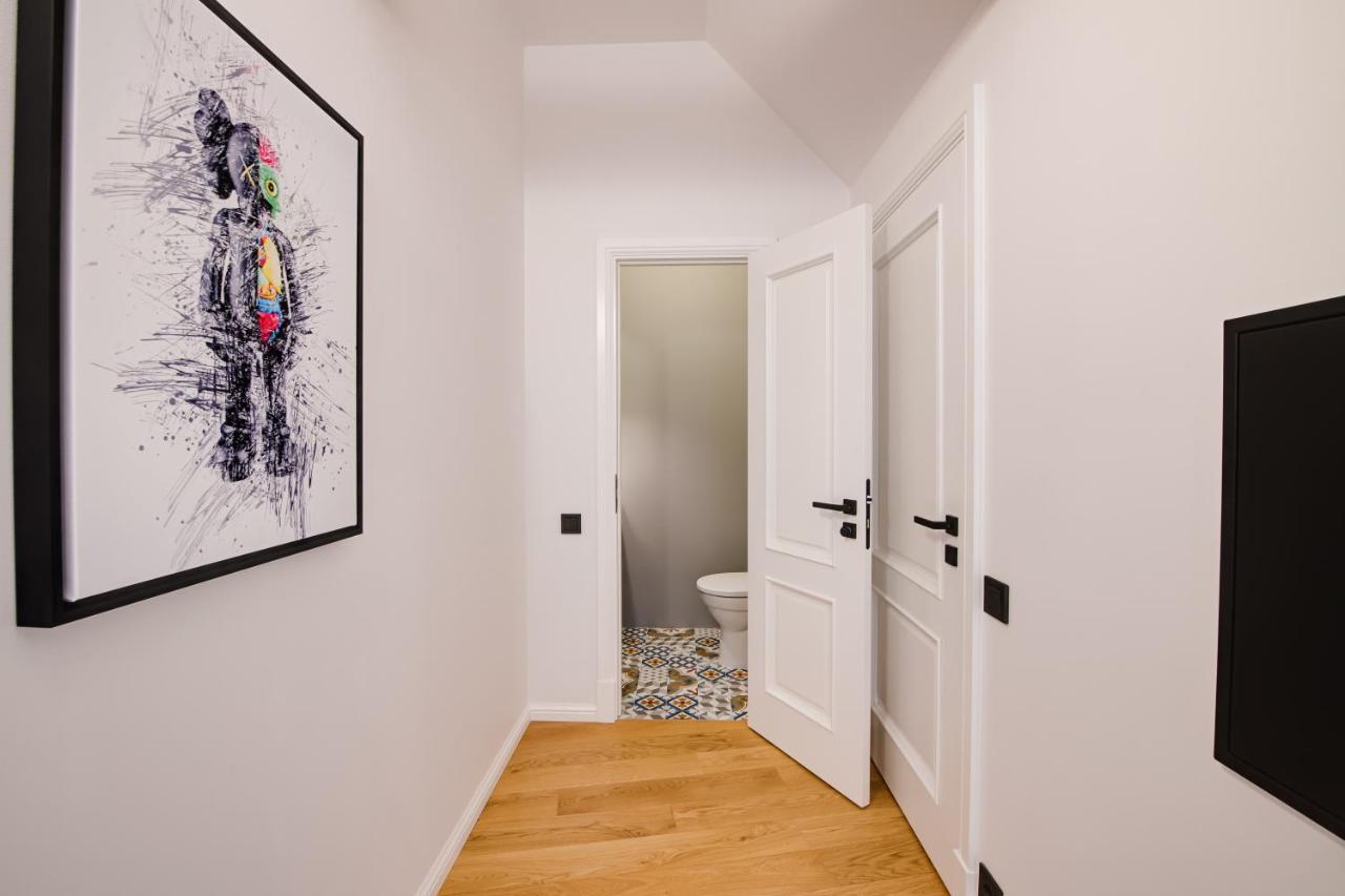 Big Design Apt - Sleeps 12 - Best Location Riga Exterior foto