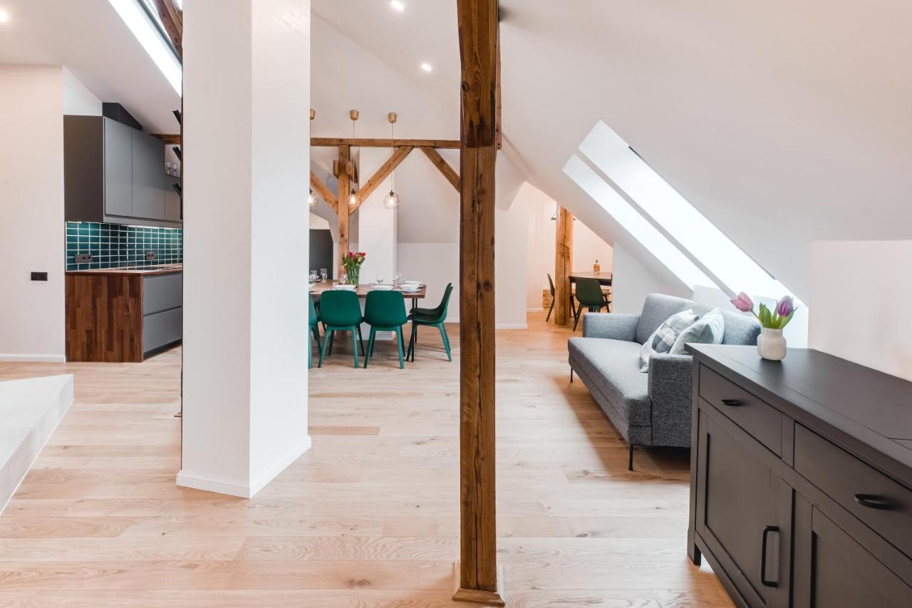 Big Design Apt - Sleeps 12 - Best Location Riga Exterior foto