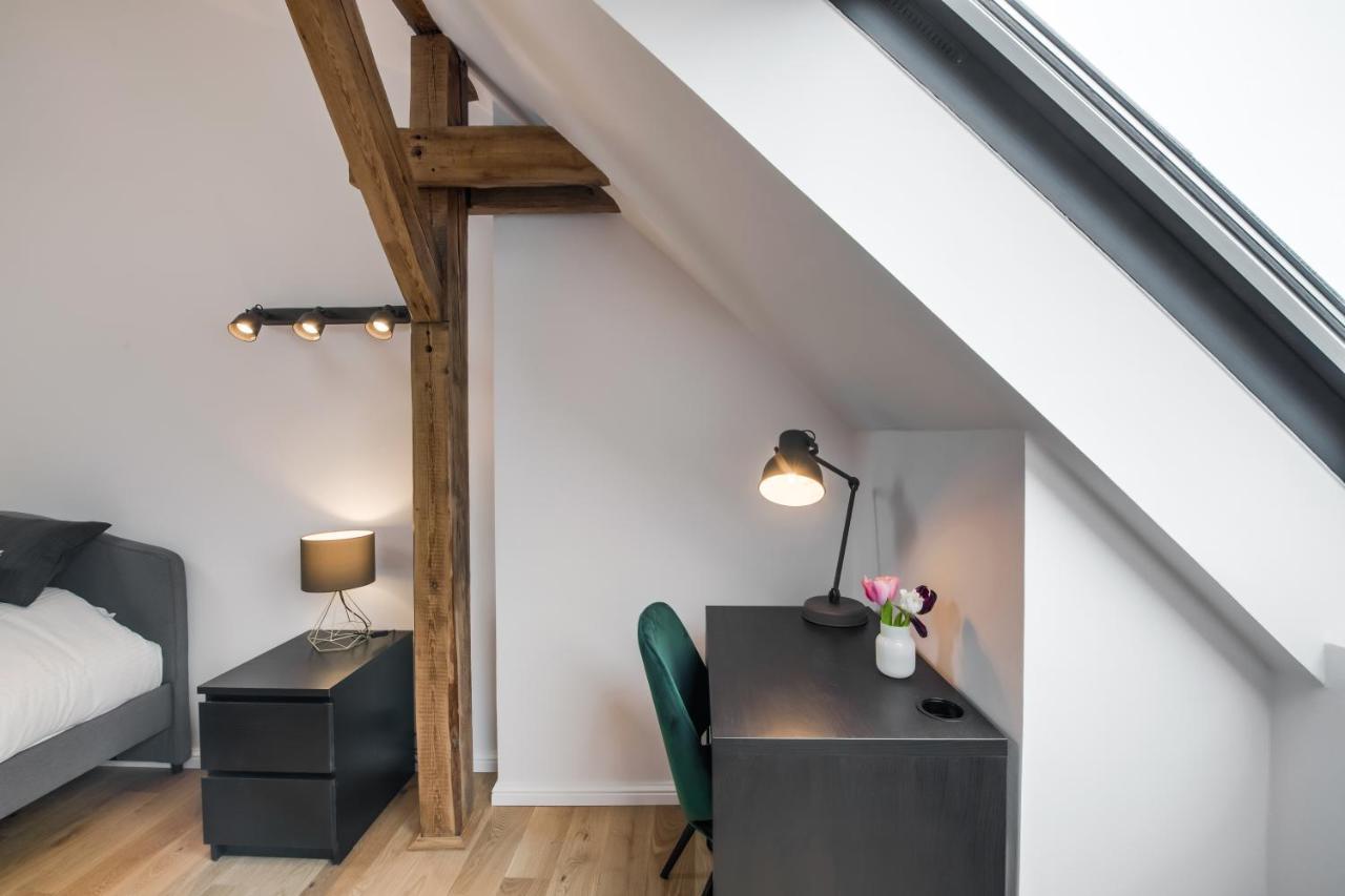 Big Design Apt - Sleeps 12 - Best Location Riga Exterior foto