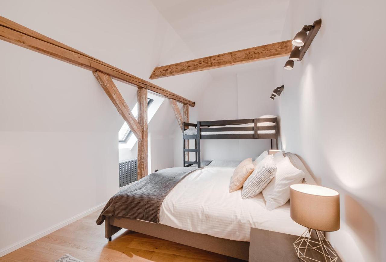 Big Design Apt - Sleeps 12 - Best Location Riga Exterior foto