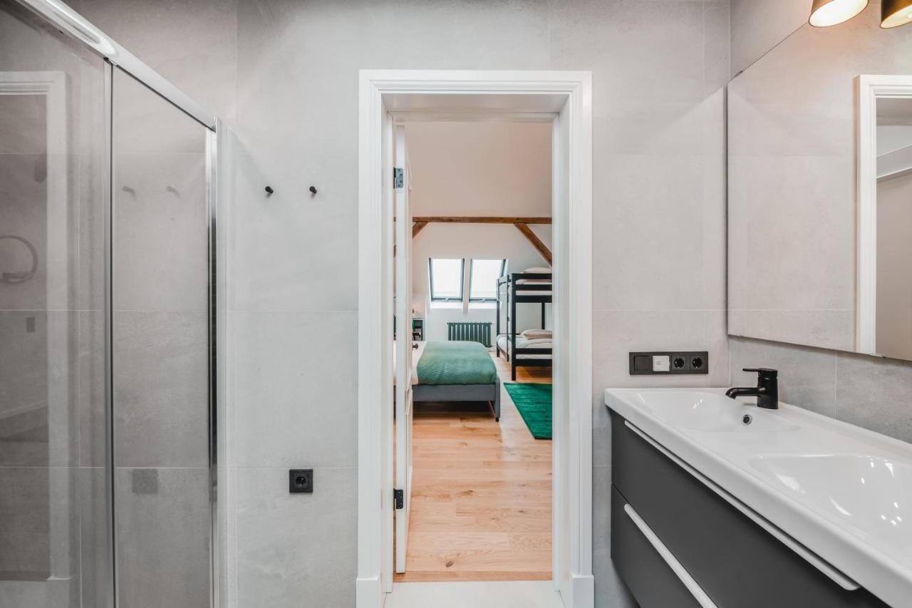 Big Design Apt - Sleeps 12 - Best Location Riga Exterior foto