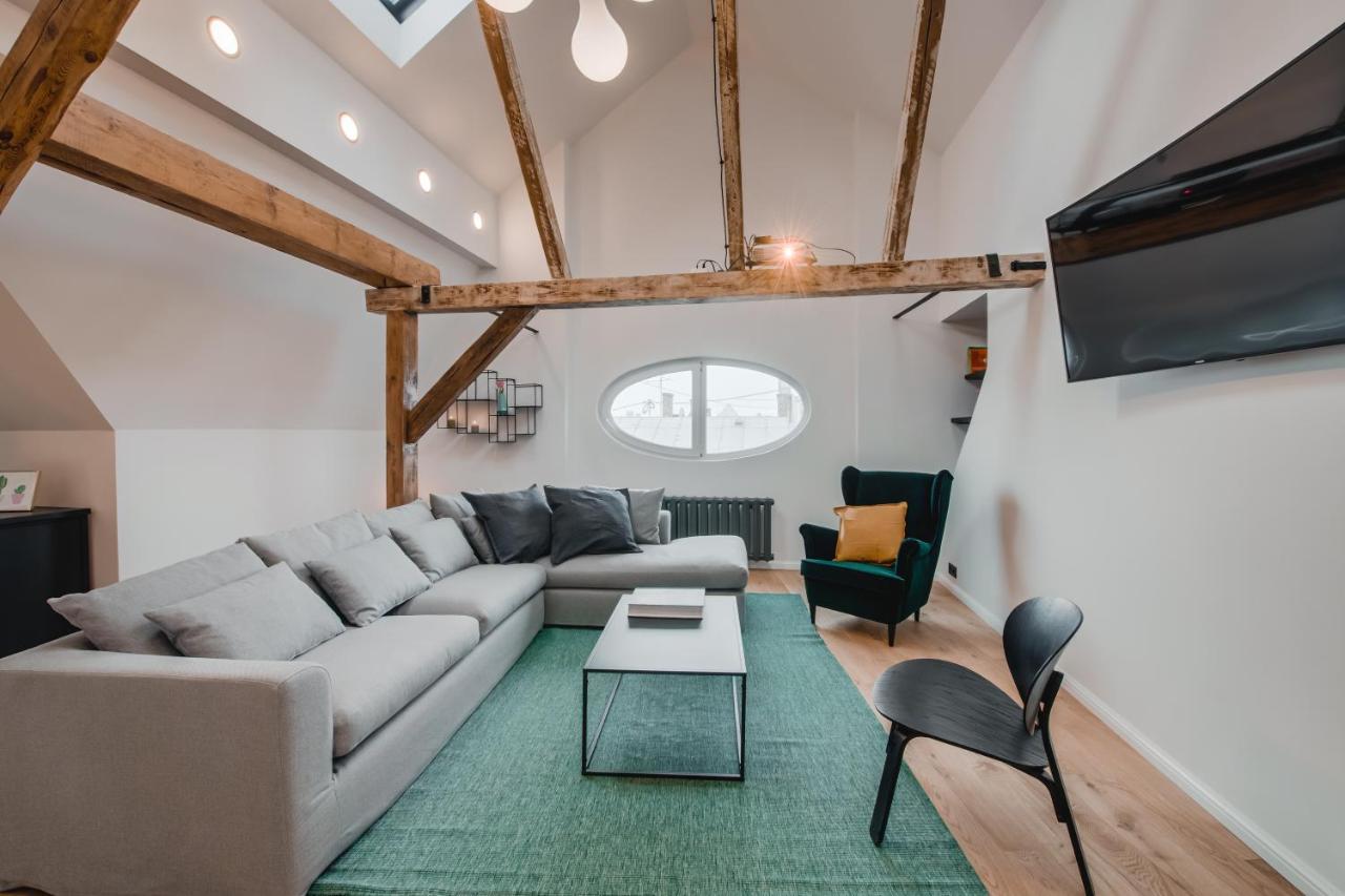 Big Design Apt - Sleeps 12 - Best Location Riga Exterior foto