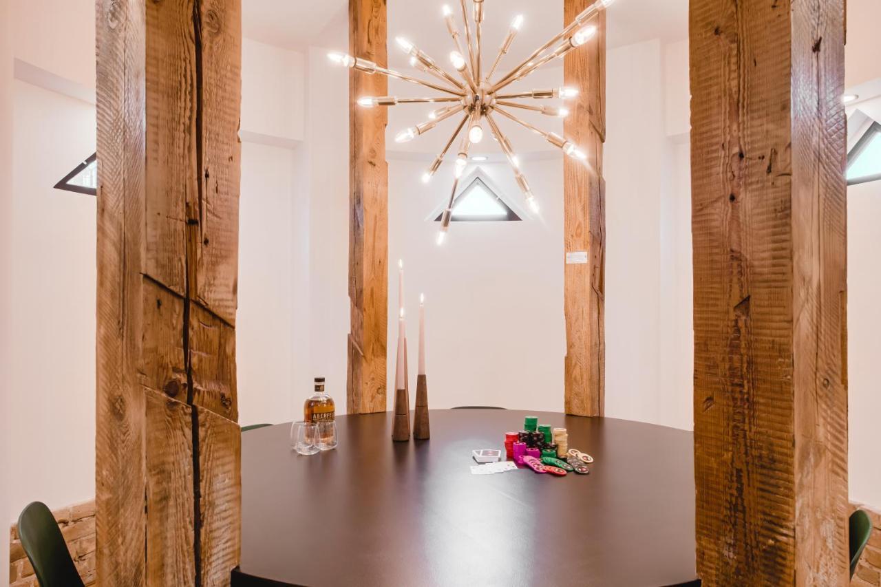 Big Design Apt - Sleeps 12 - Best Location Riga Exterior foto