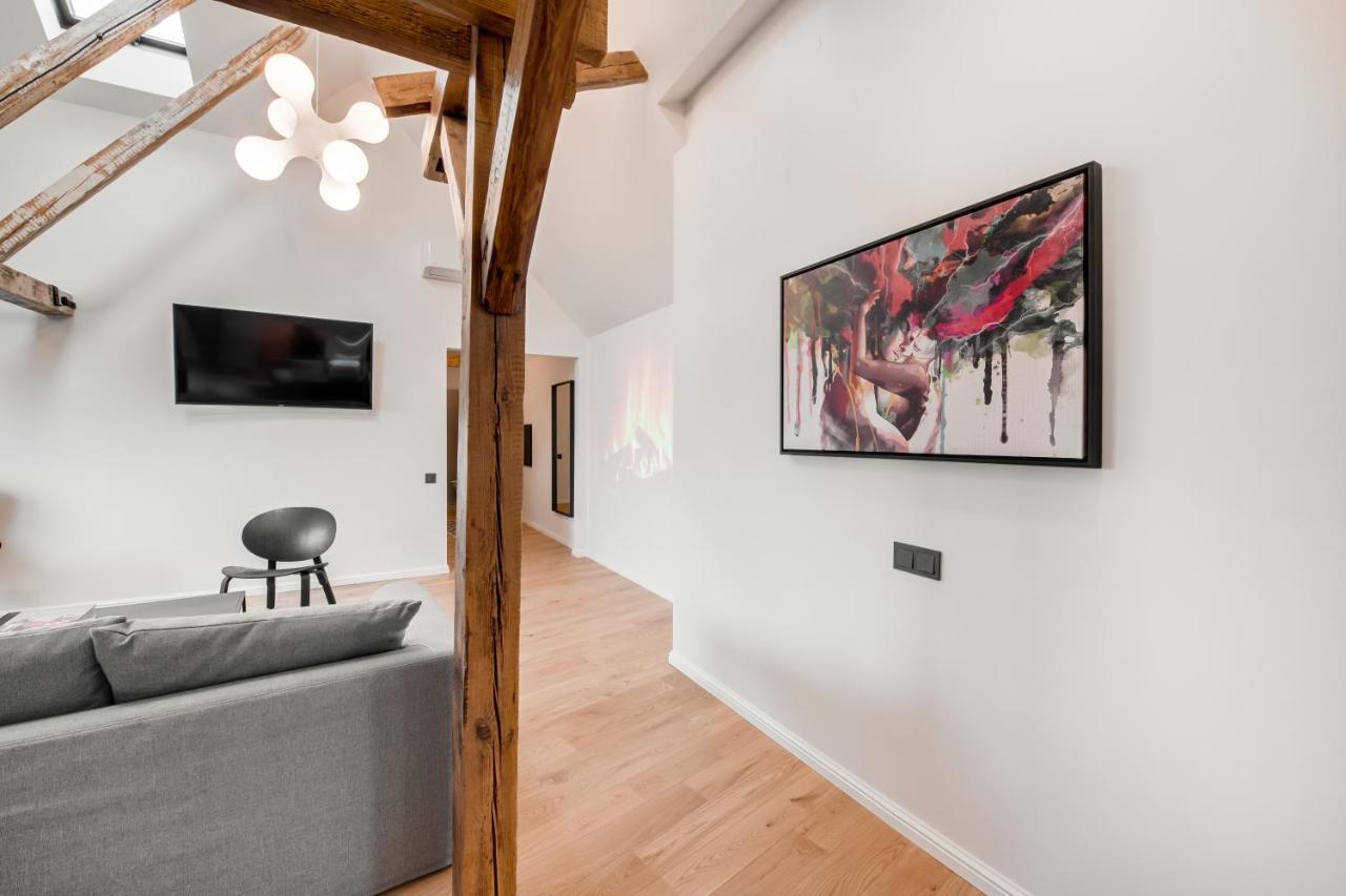 Big Design Apt - Sleeps 12 - Best Location Riga Exterior foto