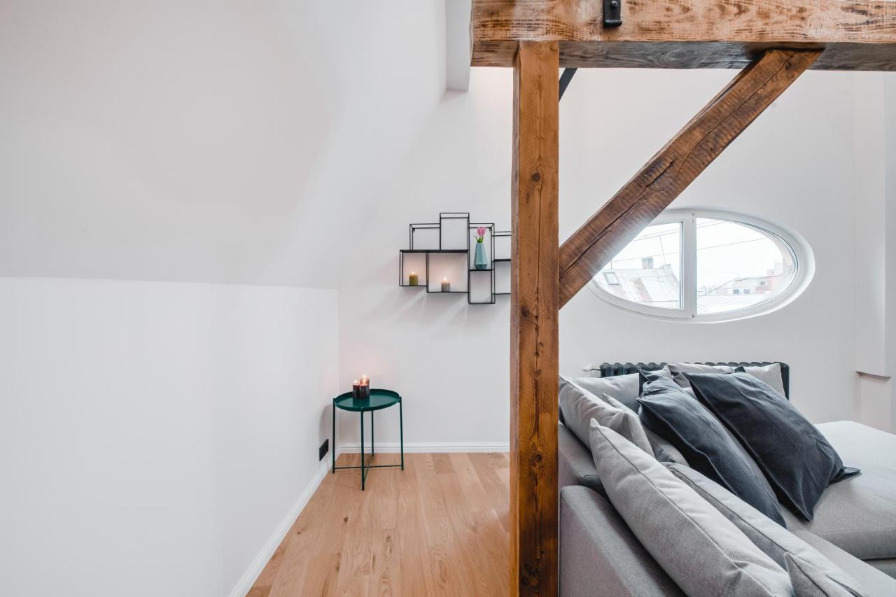 Big Design Apt - Sleeps 12 - Best Location Riga Exterior foto